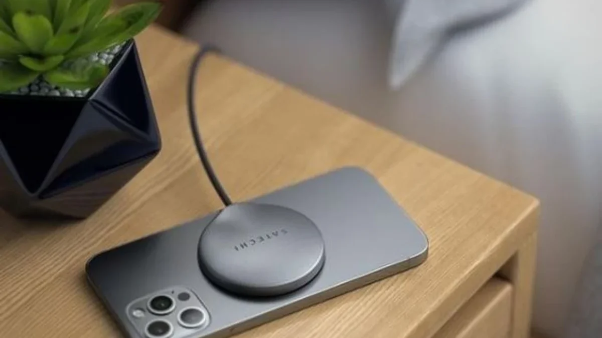 10 Rekomendasi WIRELESS CHARGER Terbaik yang Wajib Dimiliki oleh Pemilik Smartphone