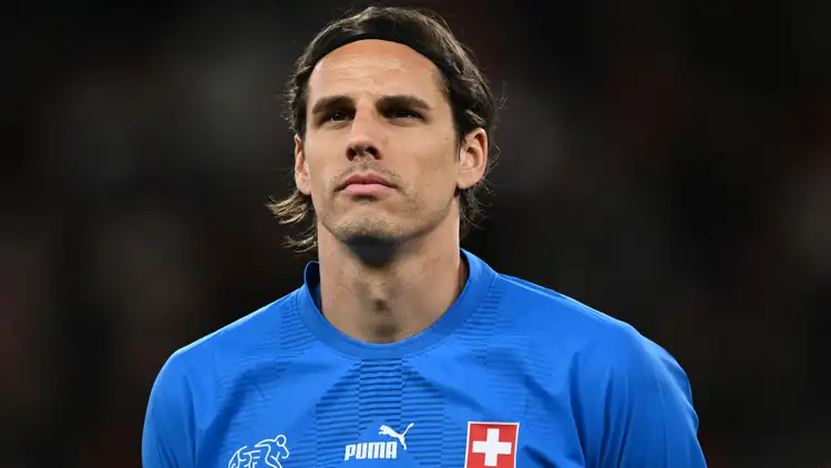 Kiper Asal Negara Swiss Yan Sommer Putuskan Pensiun 