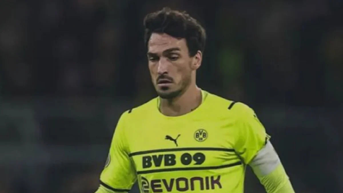 Mats Hummels Diminati Klub Liga Inggris, Brighton \'Gercep\'!