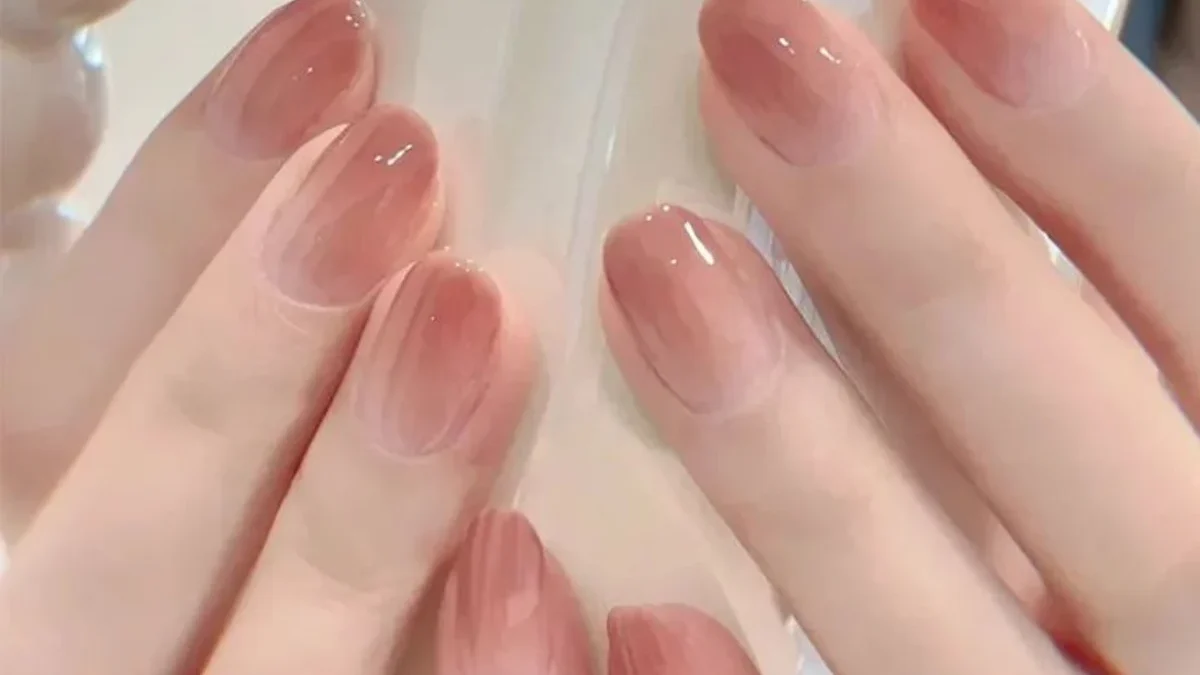 Rekomendasi Warna Nail Art Terbaik untuk Membuat Kulit Tampak Lebih Cerah