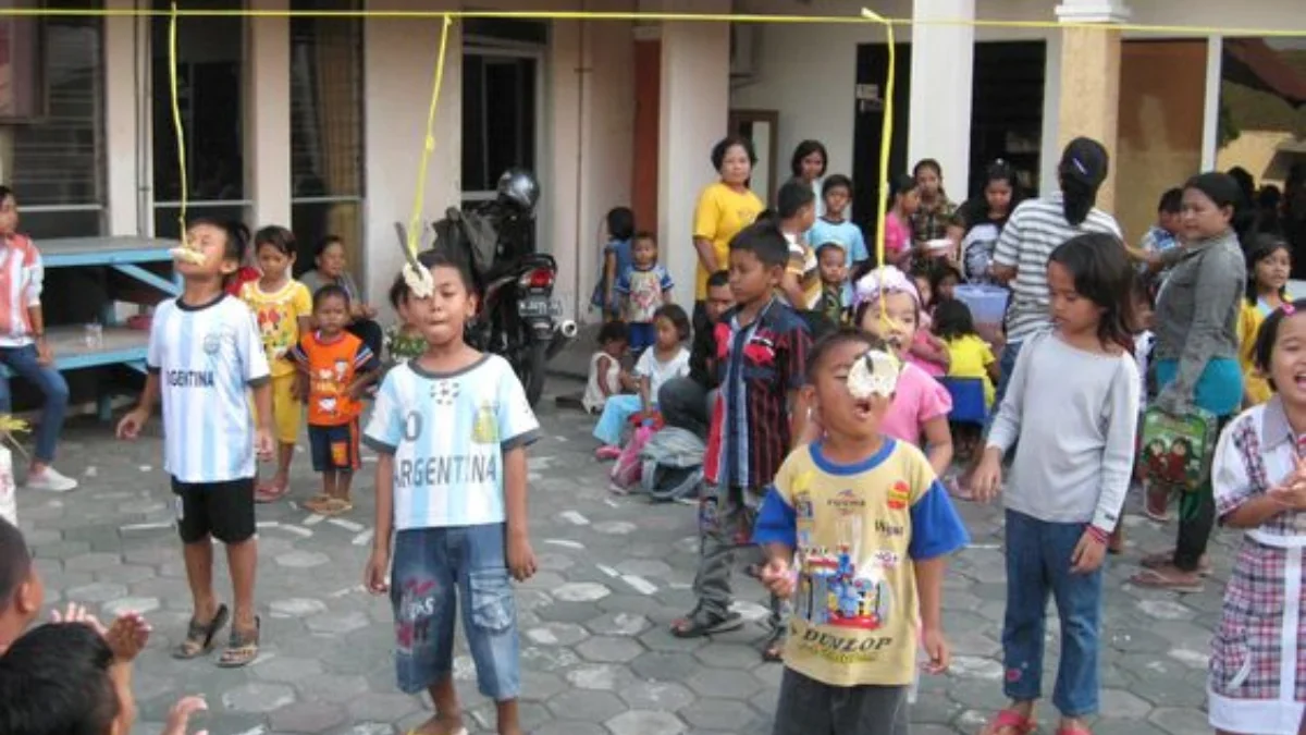 Lomba Makan Kerupuk