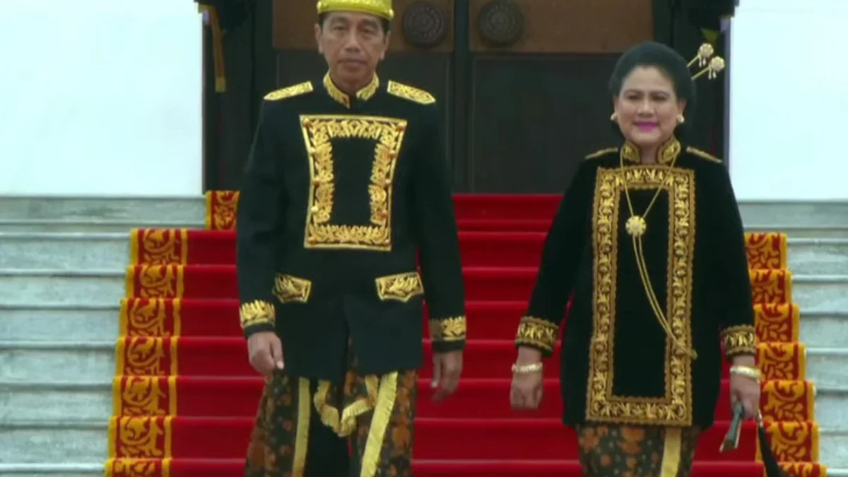 Presiden Jokowi Kenakan Baju Adat Provinsi Kutai pada Upacara HUT RI ke-79 di IKN Nusantara