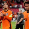 Panas! Van Dijk Ogah Salaman dengan Zirkzee