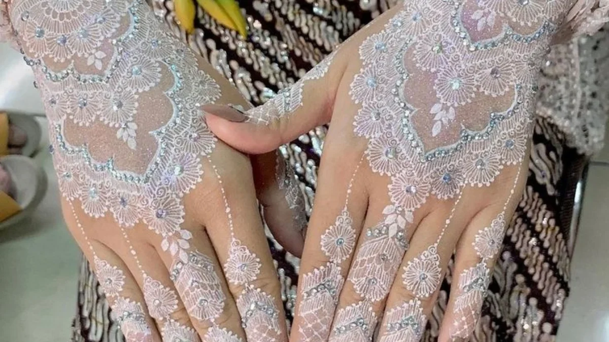 Inspirasi Henna Putih yang Simple dan Elegan untuk Hari Pernikahan