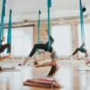 Bukan Hanya untuk Acro, Berikut 5 Manfaat Kesehatan Utama dari Aerial Yoga yang Harus Anda Ketahui!