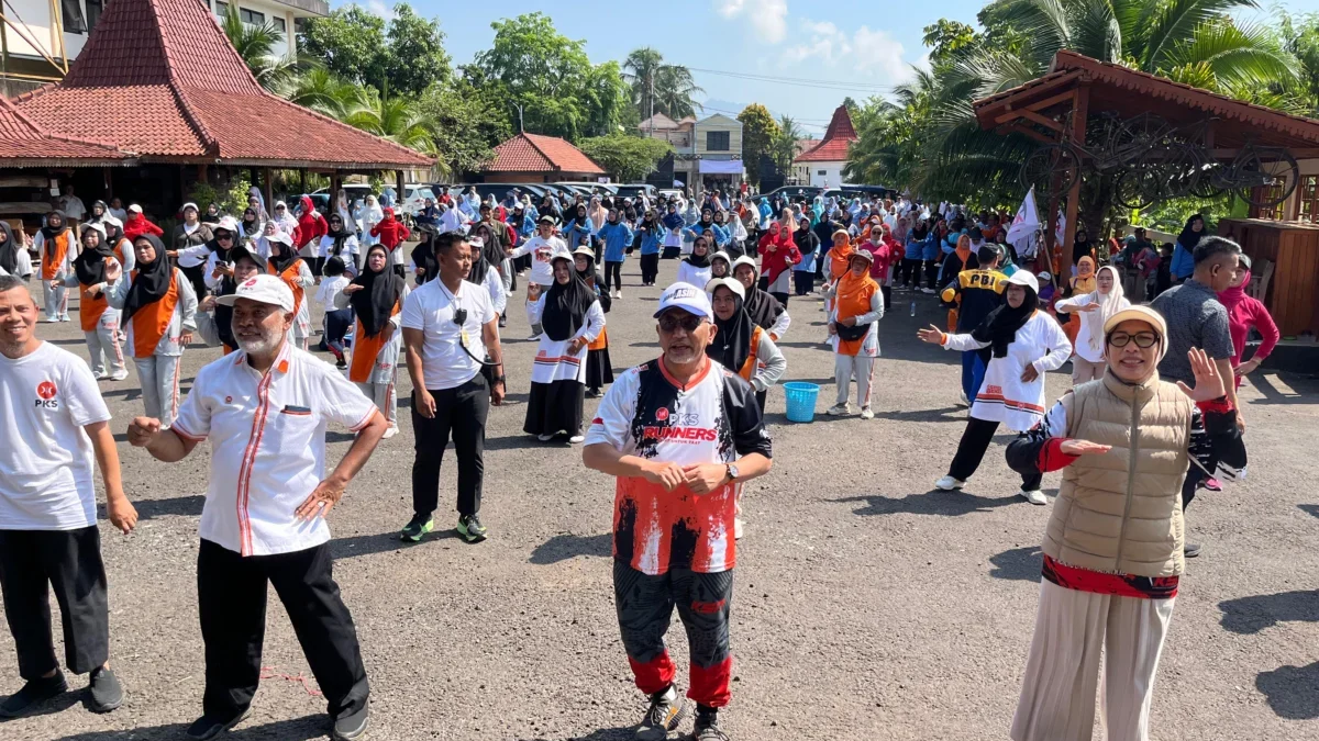 Senam Bareng Ahmad Syaikhu, Emak-emak Cianjur Suarakan Dukungan untuk Pasangan ASIH