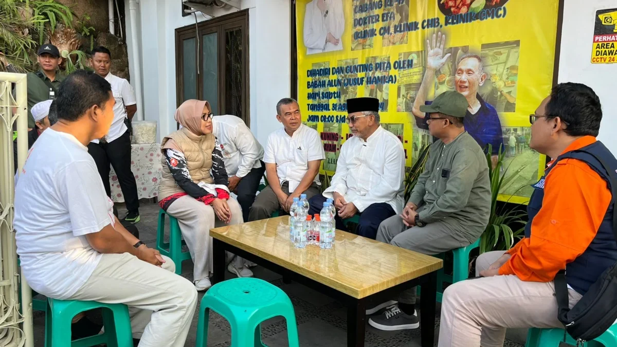 Warga Cianjur Grogi dan Bangga saat Sarapan Bareng Cagub Jabar Ahmad Syaikhu