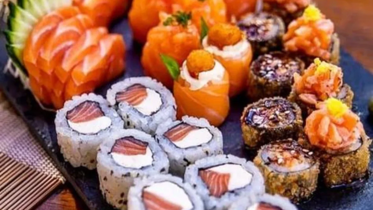 Jangan Salah! Begini Cara Makan Sushi yang Sesuai Etika Jepang