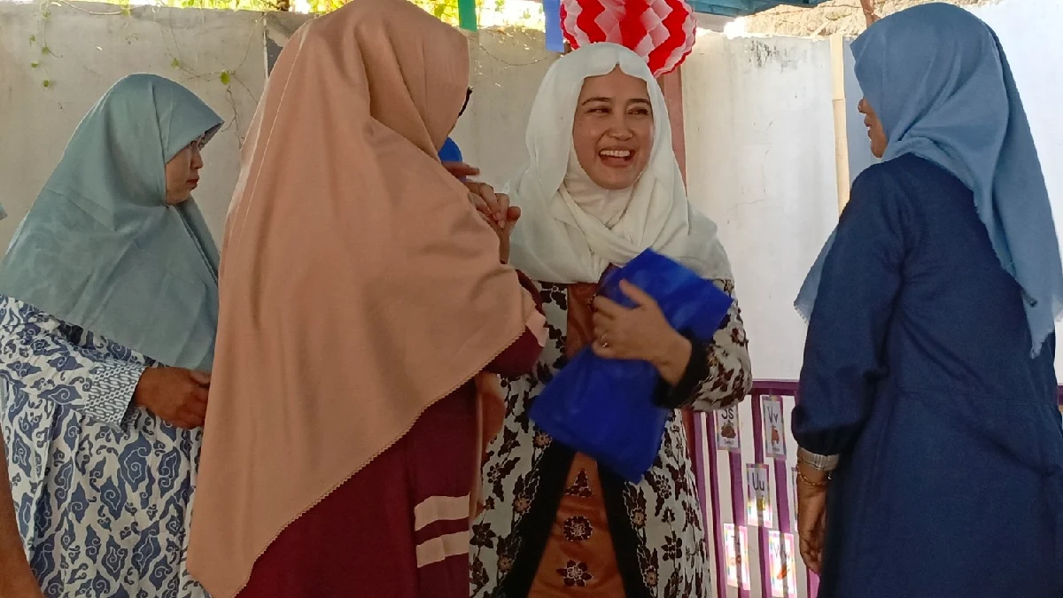 Siti Farida Wakilnya Effendi Edo di Pilkada Kota Cirebon 2024 Temui Guru PAUD Se-Kecamatan Kesambi.