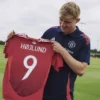 Menanti Rasmus Hojlund Memakai Nomer Punggung Barunya di Manchester United 