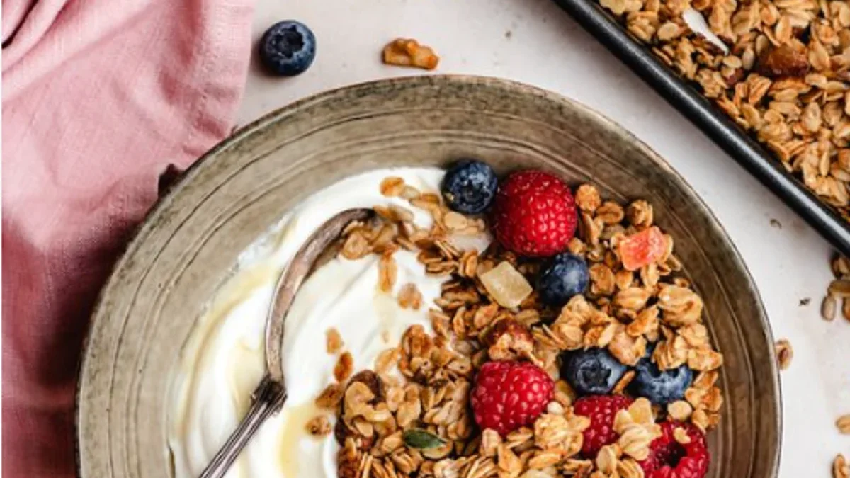 Granola Camilan Renyah yang Bikin Perut Langsing