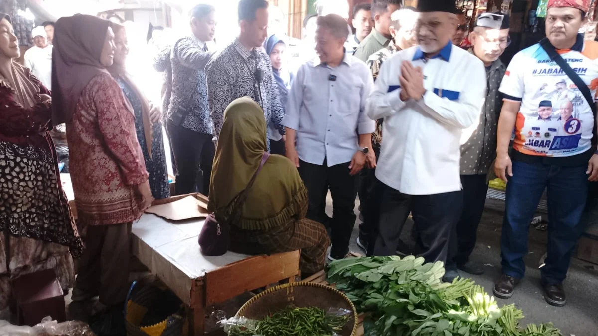 Kunjungan Pasar Parakanmuncang: Calon Gubernur Jabar Ahmad Syaikhu Serap Aspirasi Pedagang