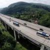 Mengapa Lane Hogger di Jalan Tol Berbahaya? Ini Penjelasan dan Solusinya!