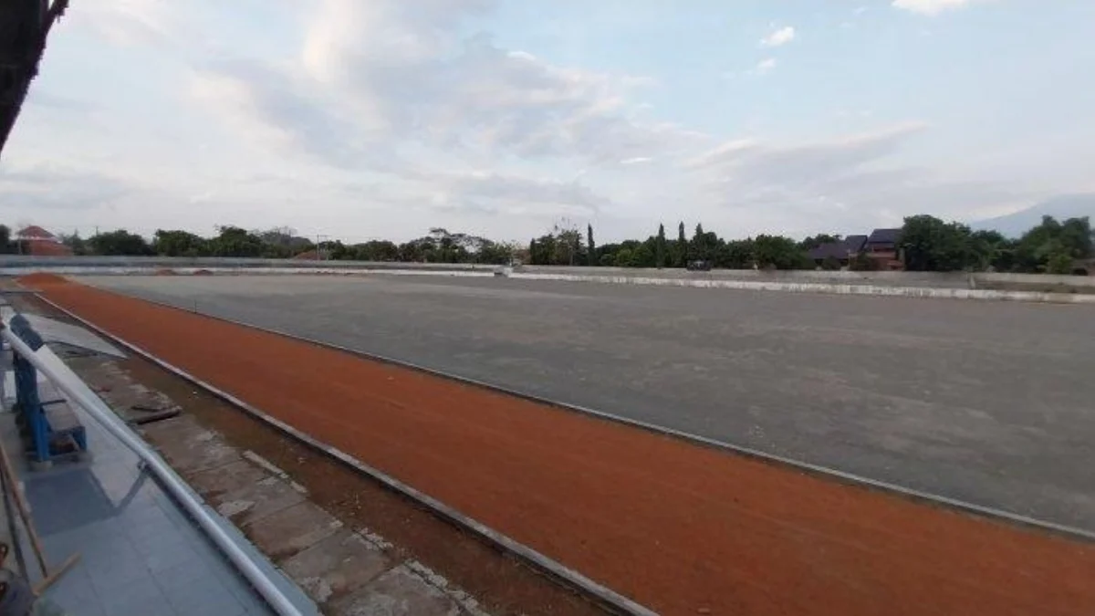 Jogging Track Stadion Warung Jambu Kabupaten Majalengka Mulai Diperbaiki