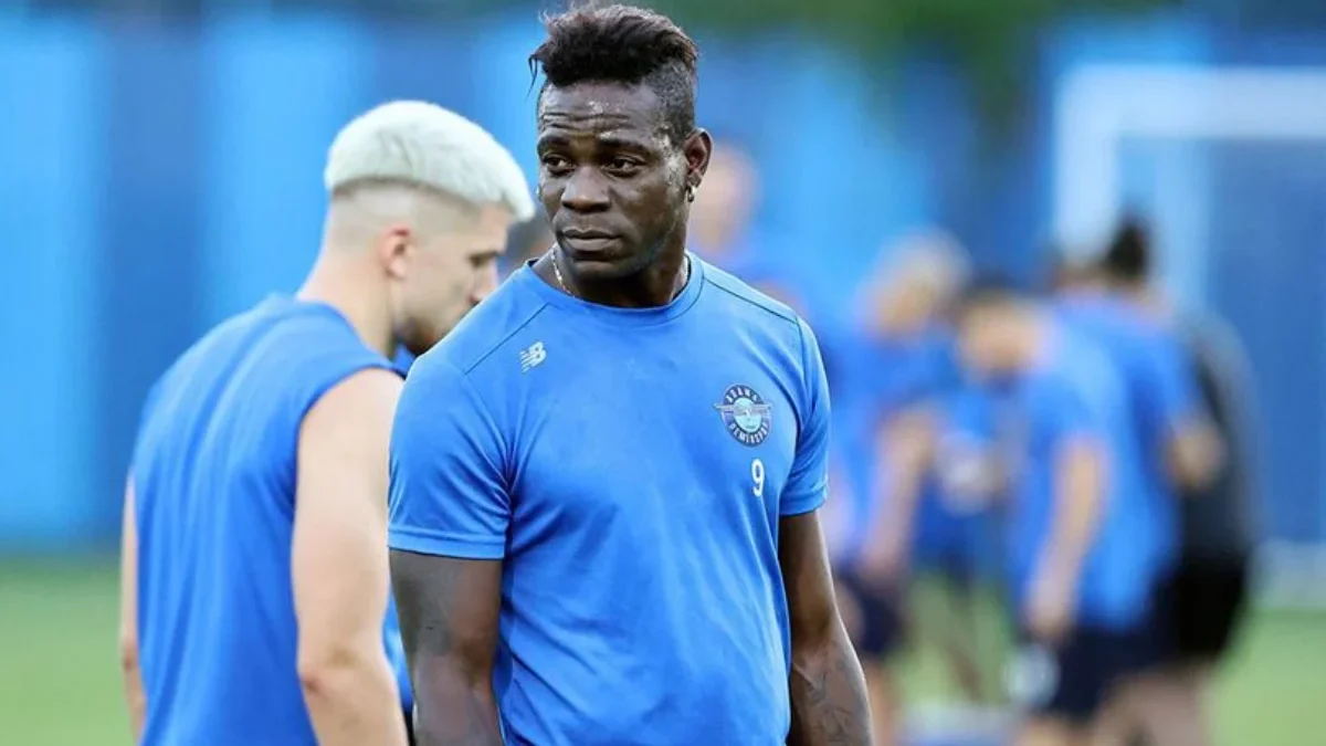 Mario Balotelli Kembali ke Serie A dan Resmi Bergabung Bersama Genoa