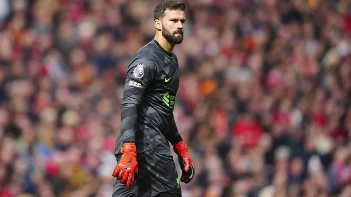 Kiper Liverpool Alisson Beckerr Cedera Parah?