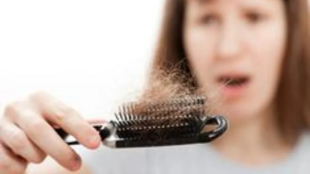 Bukan Hanya Shampo, 5 Tips Ampuh Mengurangi Rambut Rontok yang Perlu Kamu Coba!