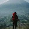 kamu suka mendaki gunung ? ini dia 7 alat pendakian yang wajib kamu punya. 