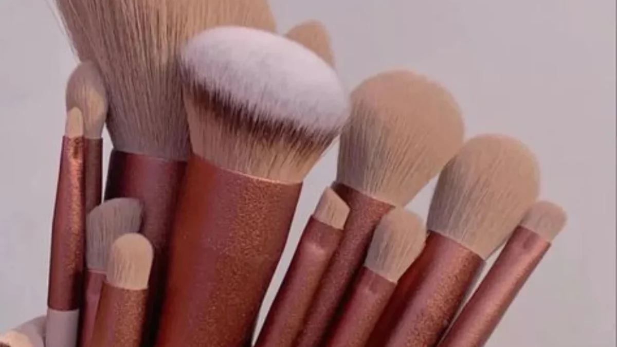 Brush Makeup Bersih, Makeup Flawless! Tips Merawat Alat Makeup dengan Mudah