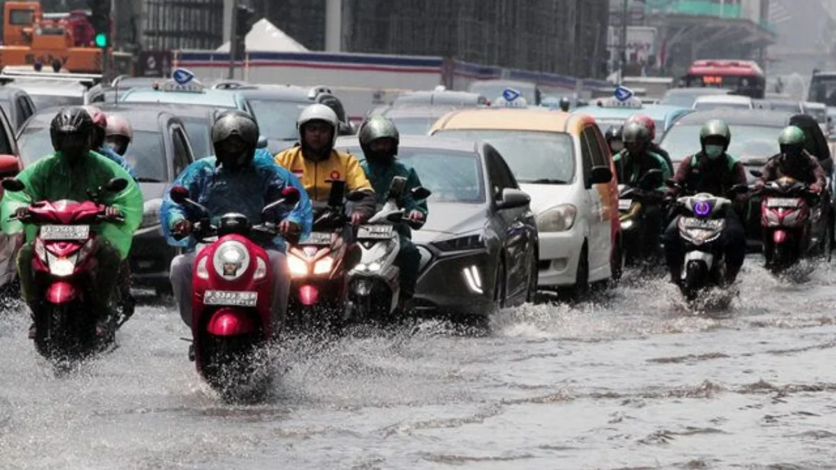 5 Kesalahan Fatal Pengendara Sepeda Motor Saat Musim Hujan