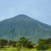 Benarkah Gunung Ciremai Tertinggi Di Jawa Barat? Berikut Adalah Beberapa Fakta Mengenai Gunung Ciremai.