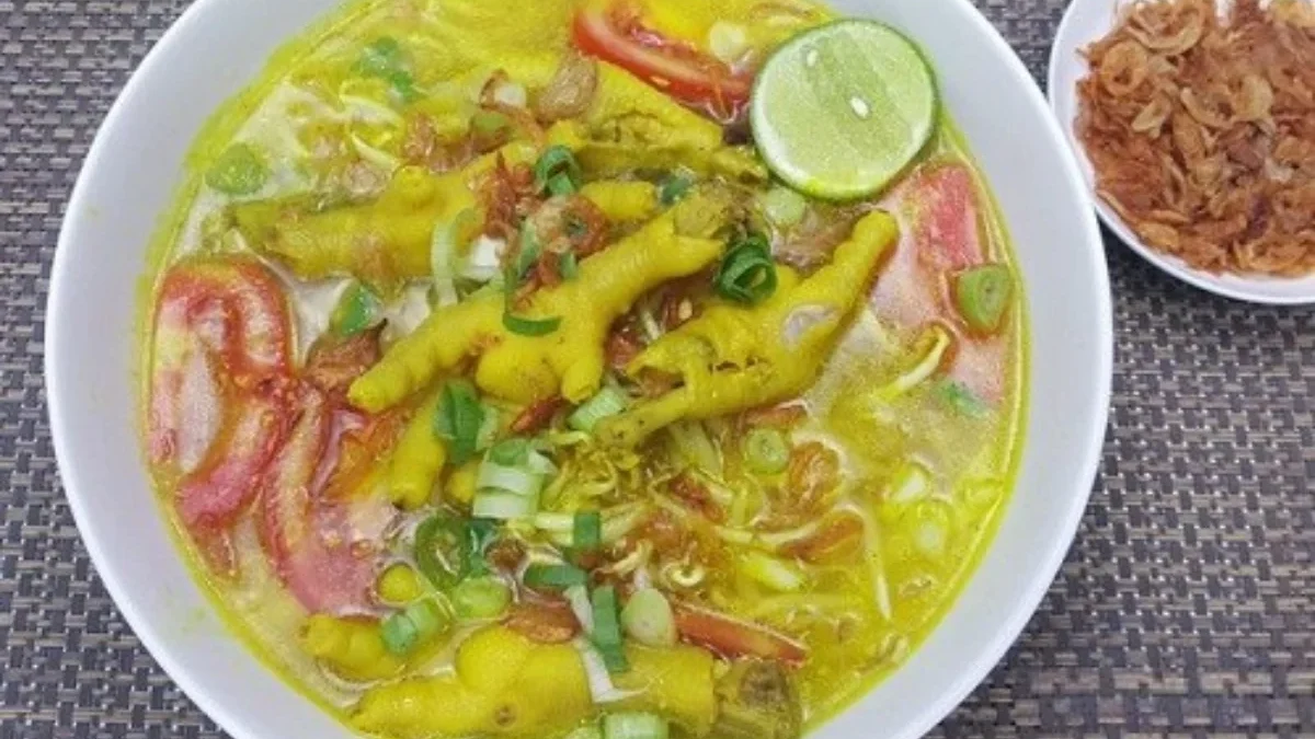 Seruputan Kuahnya Menghangatkan, Resep Soto Ayam Ceker yang Sangat Enak 