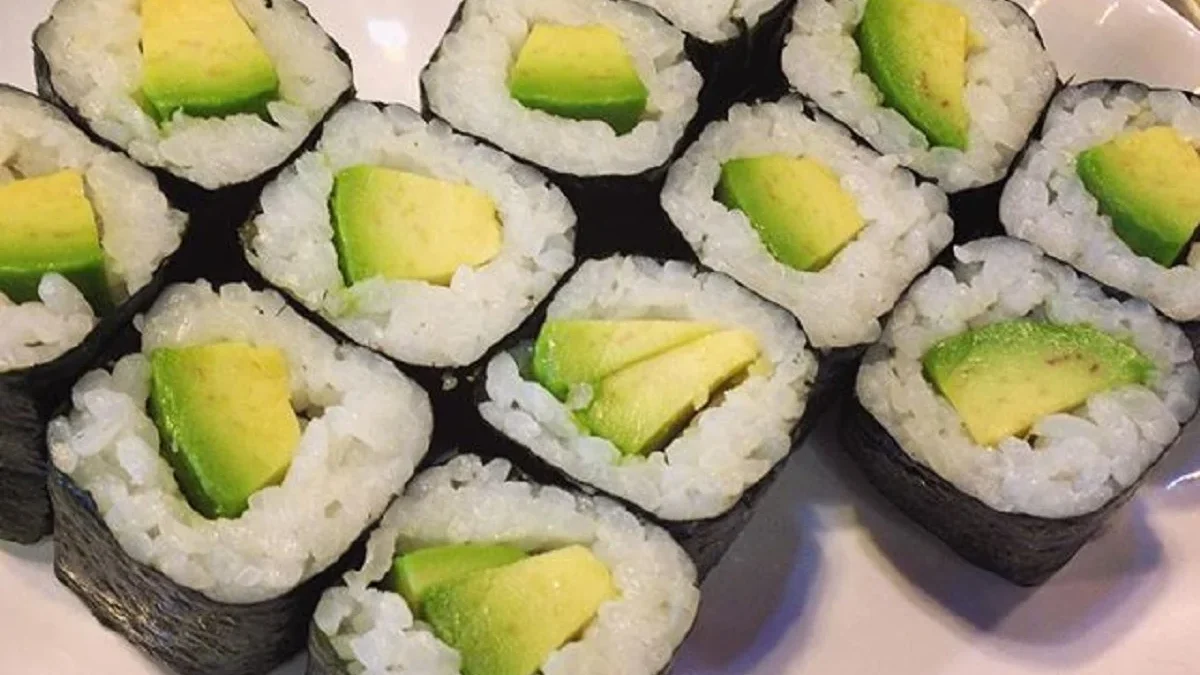 Resep Sushi Alpukat yang Simple dan Sangat Mudah, Kamu Juga Bisa Membuatnya Dirumah Lho 