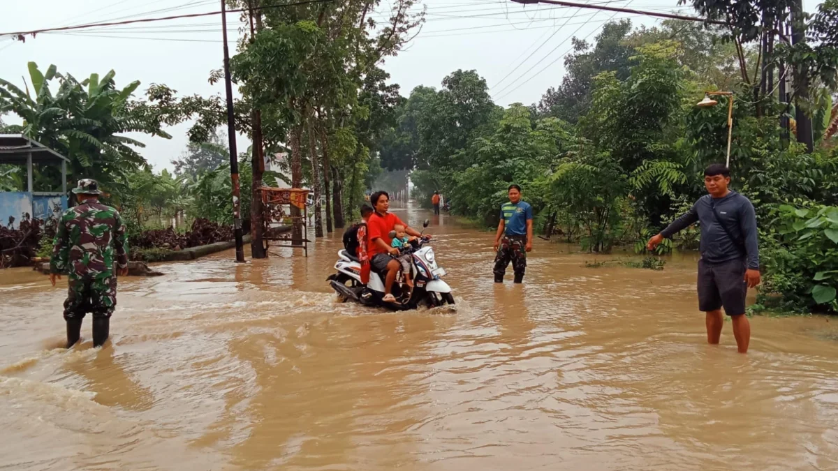 Jalan Penghubung 3 Desa di Kabupaten Majalengka Terendam akibat Sungai Ciranggon