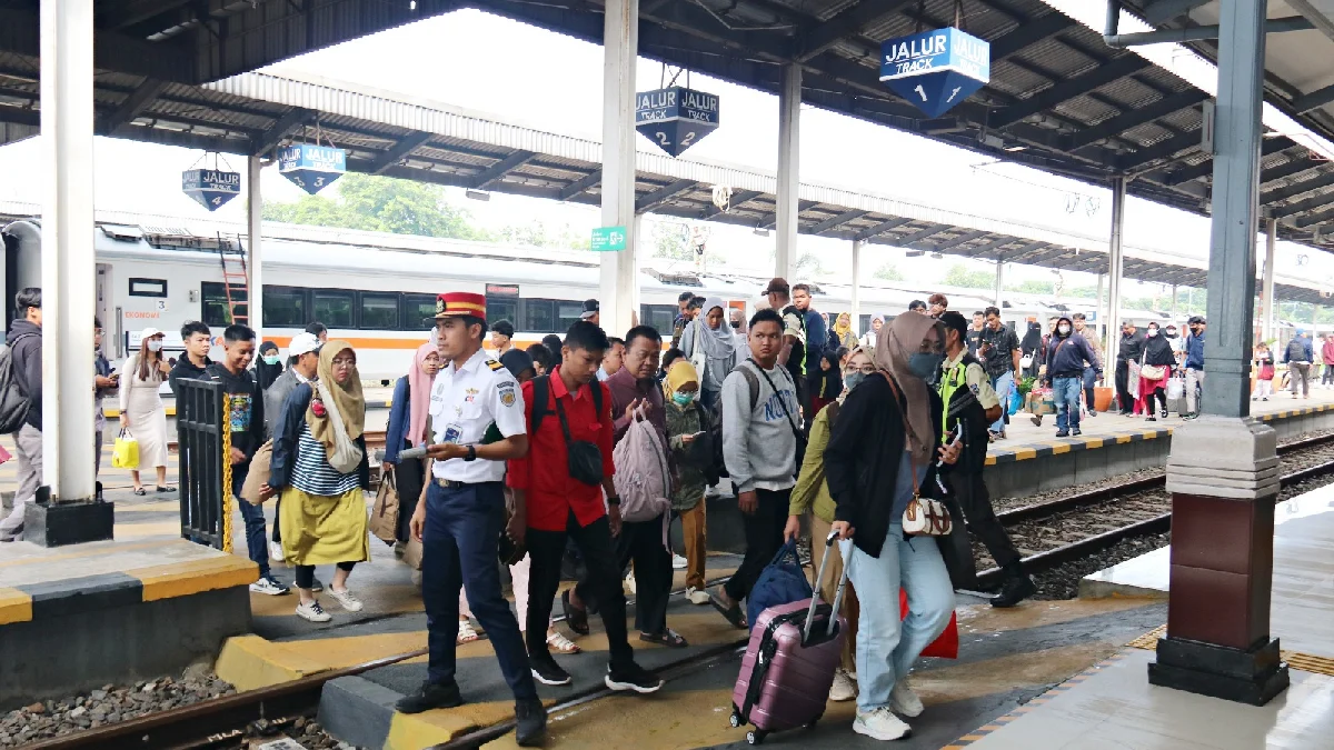 PT KAI Daop 3 Cirebon Catat Jumlah Penumpang Saat Liburan Nataru Tembus 194 Ribu