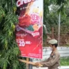 Satpol PP Kota Cirebon Tertibkan Ribuan Reklame Tak Bayar Pajak Selama Tahun 2024