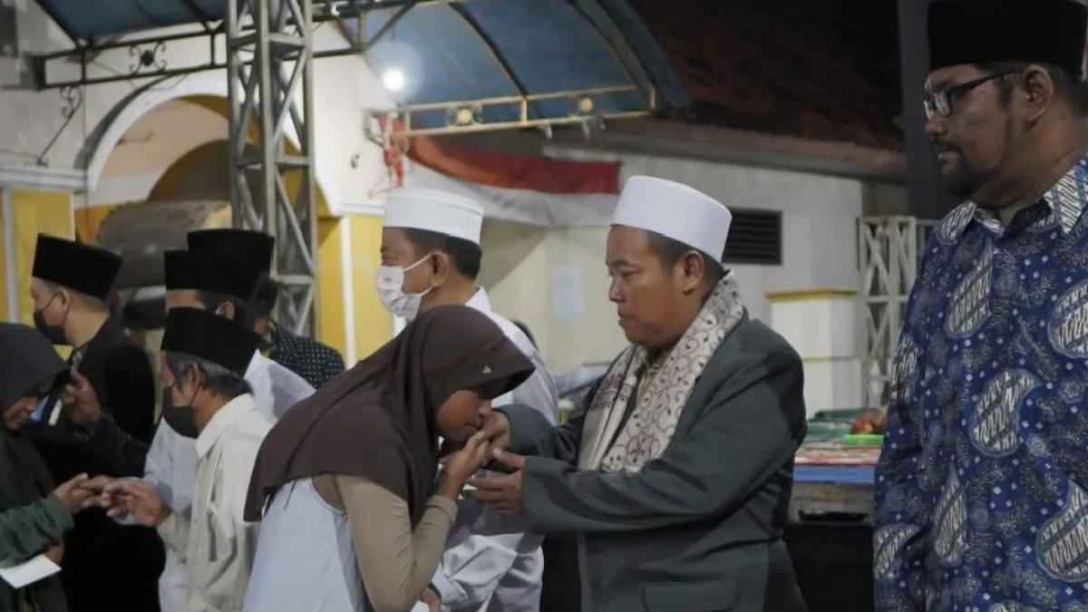 Sambut Rajab, Desa Citemu Mundu Cirebon Santuni Anak Yatim