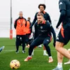 Kabar baik MU, Luke Shaw mulai latihan di Manchester United pekan ini 