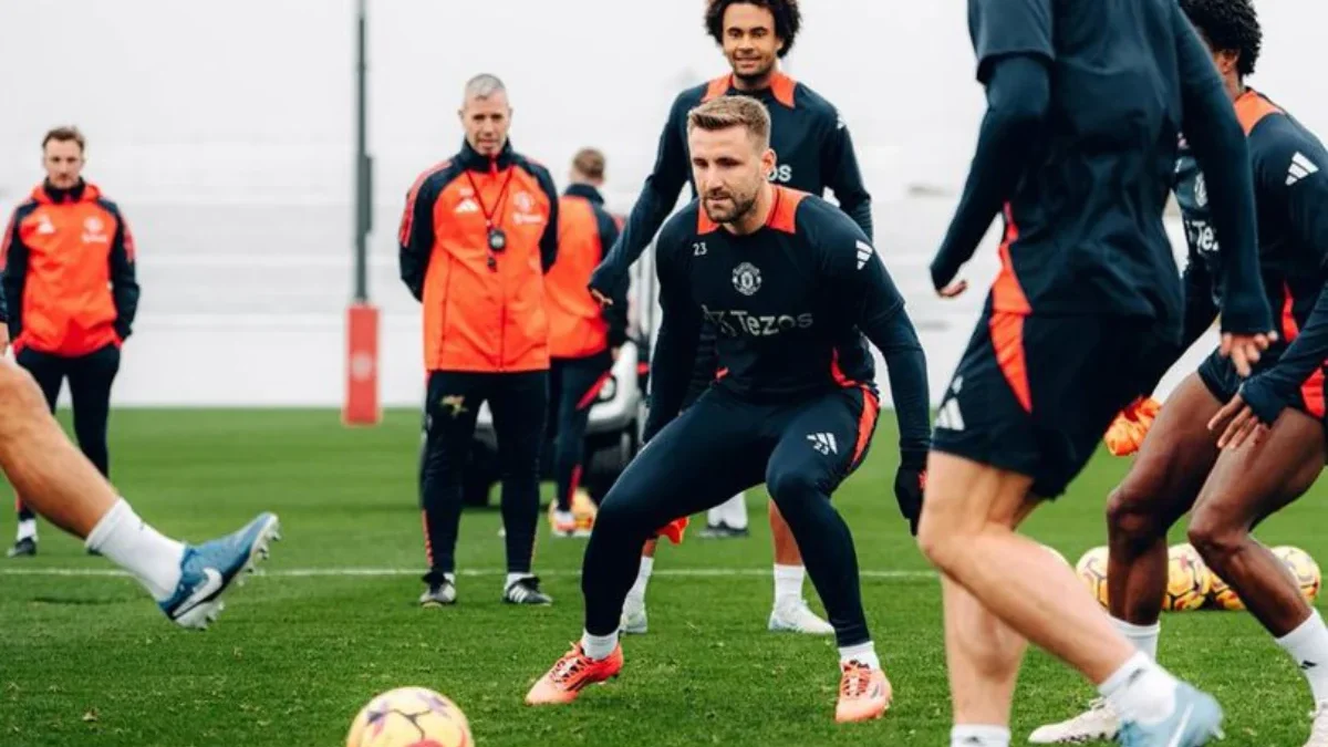 Kabar baik MU, Luke Shaw mulai latihan di Manchester United pekan ini 