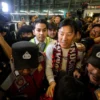 Kepulangan Shin Tae-yong Disorot Media Korea Selatan, diantar ratusan fans Indonesia, PSSI dimana?