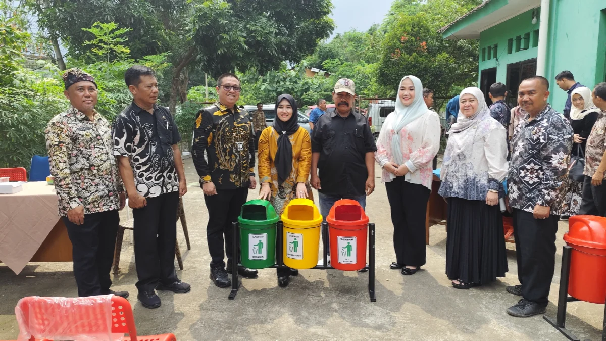 44 RW di Cirebon Terima Bantuan 89 Tempat Sampah Terpilah dari Anggota DPRD Kota Cirebon