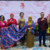 Perempuan berkebaya indonesia