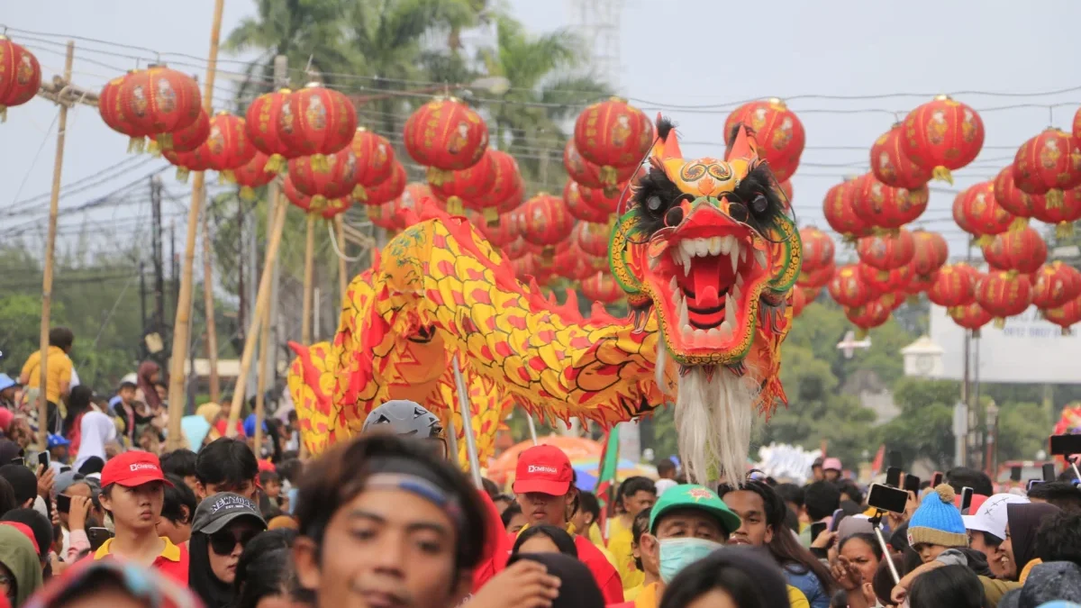 Ribuan Warga Kota Cirebon Tumpah Ruah Sambut Cap Go Meh