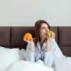 5 Kebiasaan Sebelum Tidur yang Bisa Membuat Kulit Lebih Cerah dan Glowing Dipagi Hari