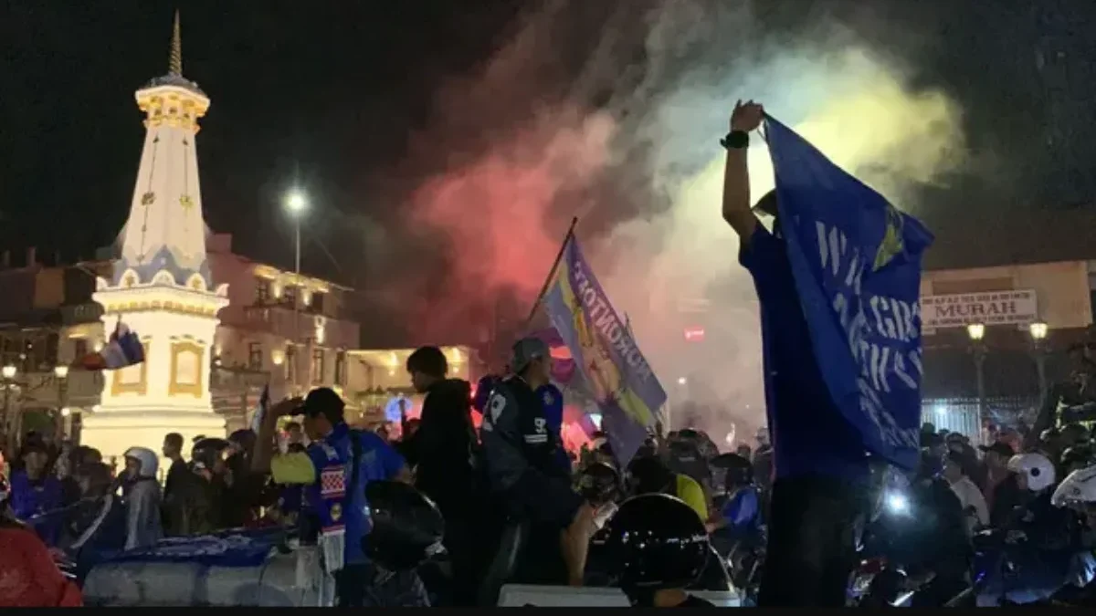 PSIM Yogyakarta Promosi Liga 1, supporter merayakan di tugu jogja sangat meriah