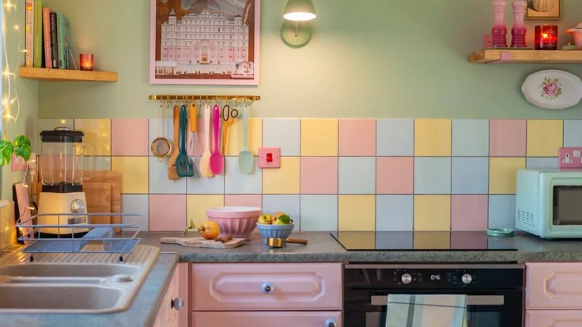 Ingin Dapur Instagramable? Stop Gunakan Warna Backsplash Ini!