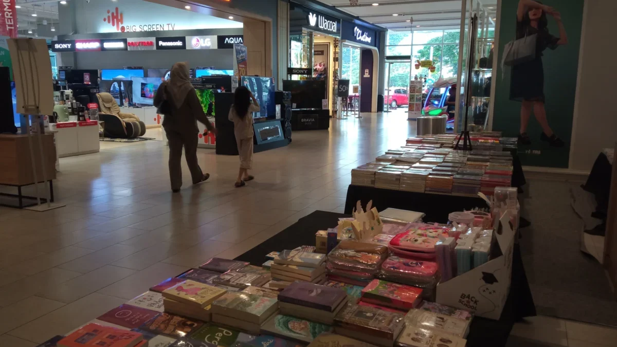 Pameran Buku Pasar Literasi Diadakan di Living Plaza Cirebon, Bawa Koleksi Buku Menarik