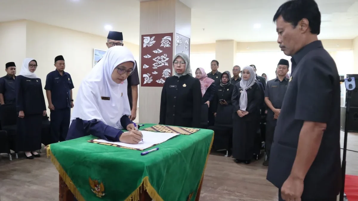 Walikota Cirebon Melantik 10 Pengawas Sekolah untuk Ciptakan Generasi Unggul