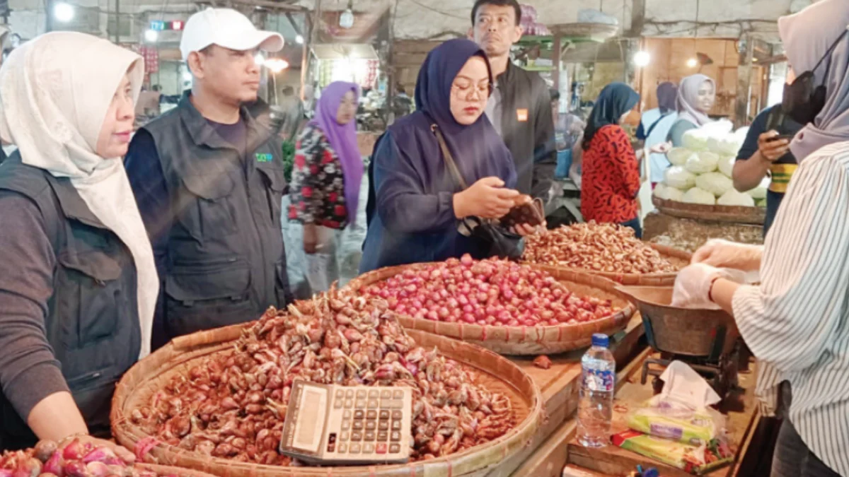 Pantau Stok dan Harga Pangan, DKPPP Kota Cirebon Lakukan Sidak Pasar Tradisional di Kota Cirebon