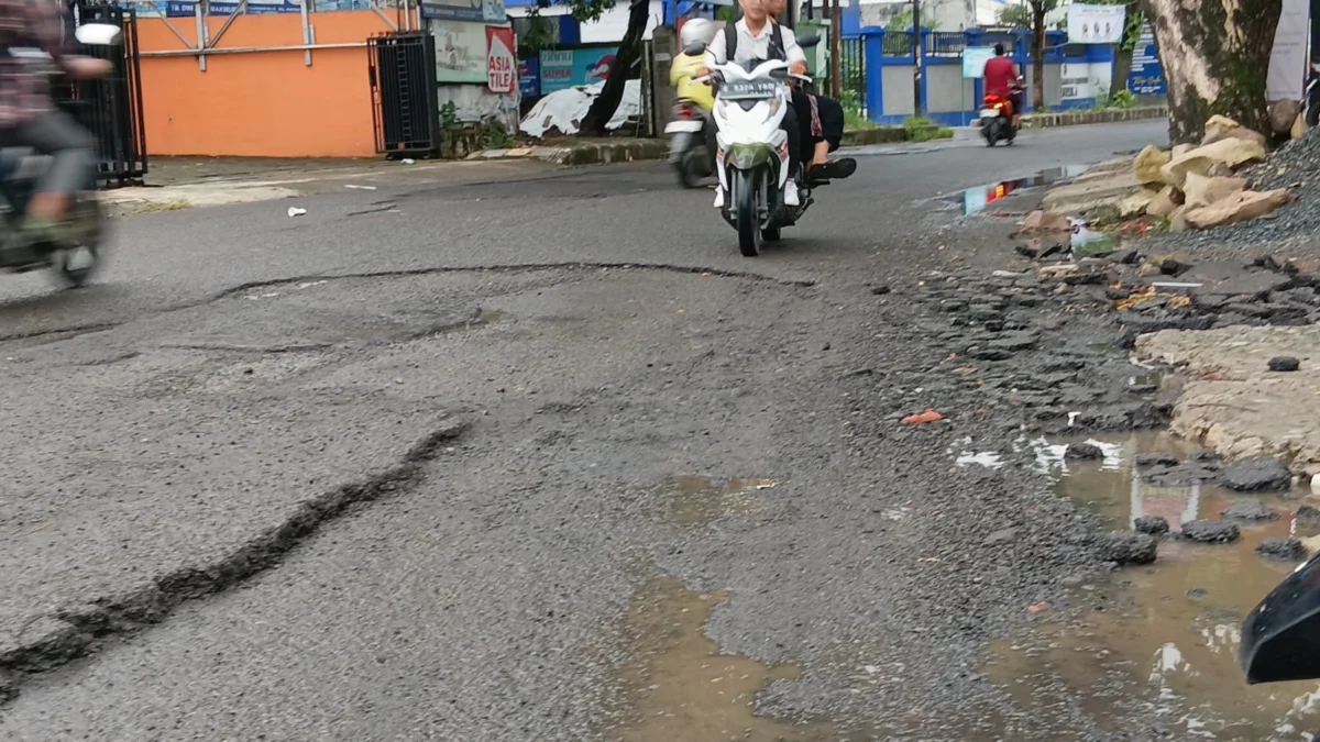 Perbaikan Jalan Rusak di Kota Cirebon, DPUTR Kota Cirebon Fokus Pada Ruas-Ruas Jalan Utama yang Rusak