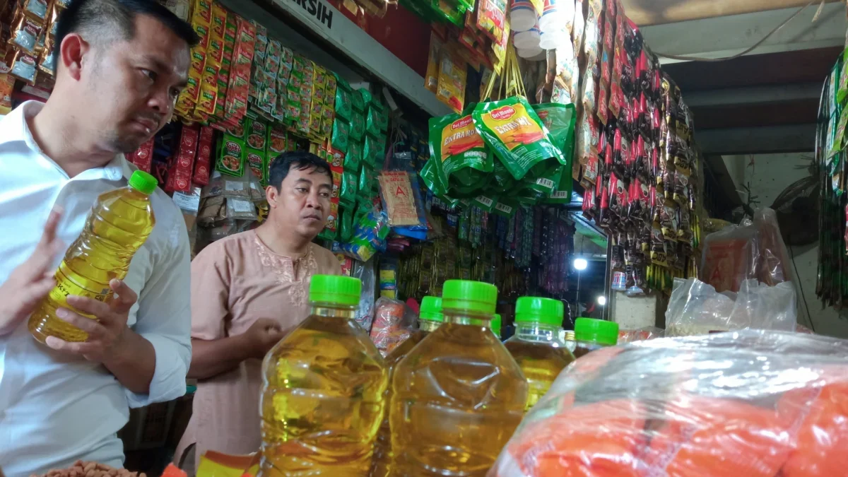 Kelangkaan Minyak Goreng Kemasan Botol di Kota Cirebon, Pedagang Tidak Tahu Penyebabnya