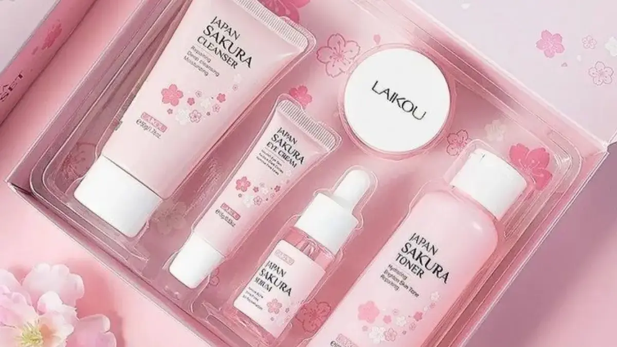 Sakura di Skincare, Beneran Ajaib atau Cuma Gimmick? Ini 7 Mitos vs Faktanya!