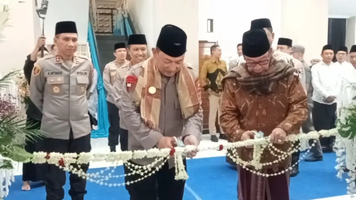 Kapolri Listyo Sigit Prabowo Resmikan Pondok Pesantren Al Inaaroh Al Hikam di Buntet