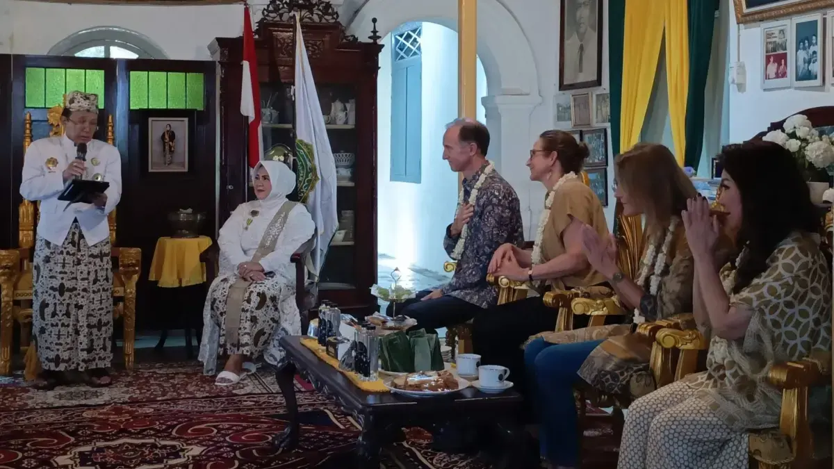Duta Besar Kerajaan Belanda Kunjungi Keraton Kasepuhan, Puji Harmoni Tradisi dan Modernitas