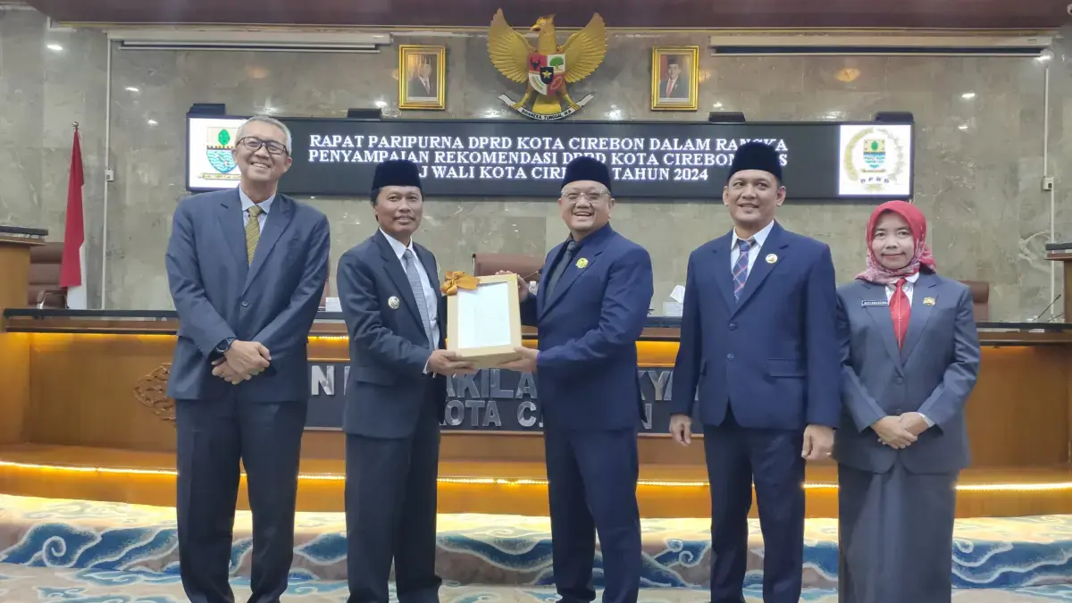 DPRD Kota Cirebon Gelar Rapat Paripurna Bahas LKPj Tahun 2024, Walikota Effendi Edo Beri Apresiasi