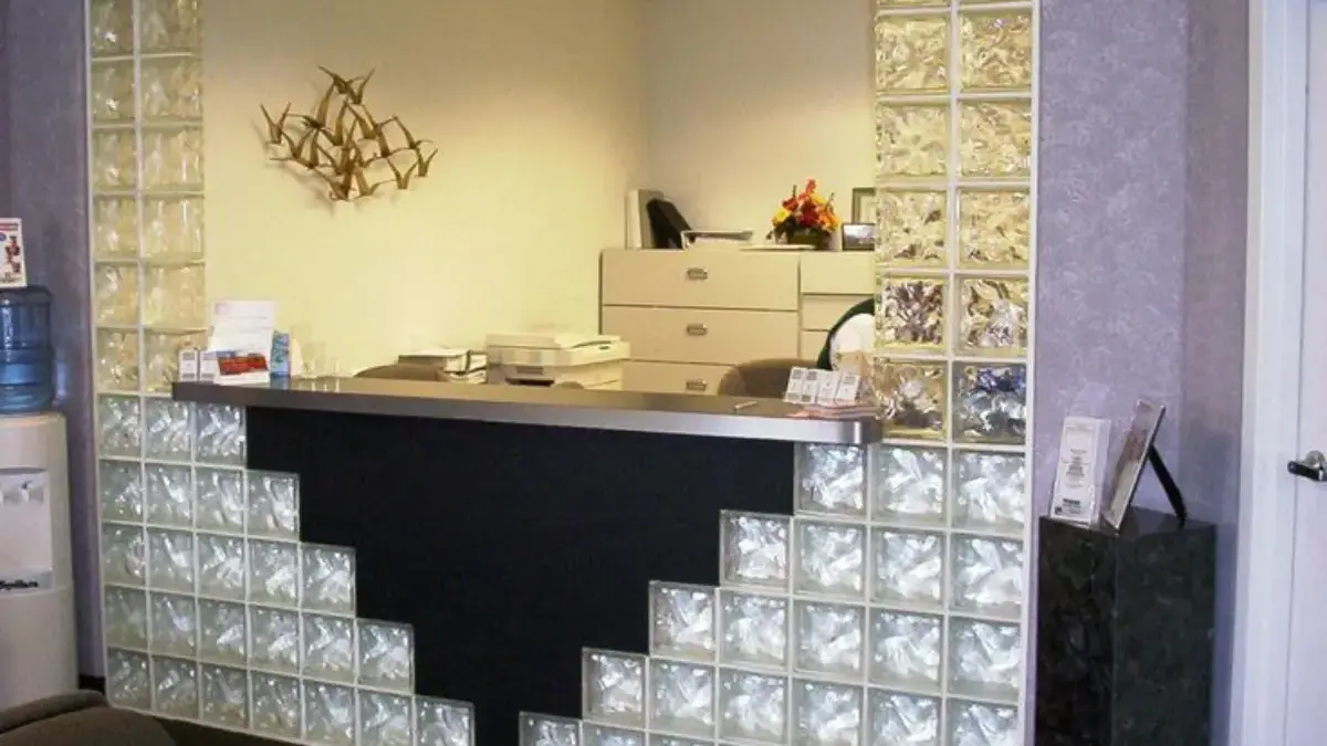 11 Inspirasi Dinding Glass Block Minimalis, Solusi Elegan untuk Rumah Lebih Estetik dan Hemat Energi